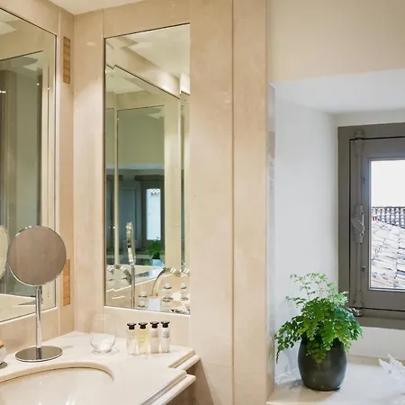 Chateau Lafaurie-peyraguey & Restaurant Lalique